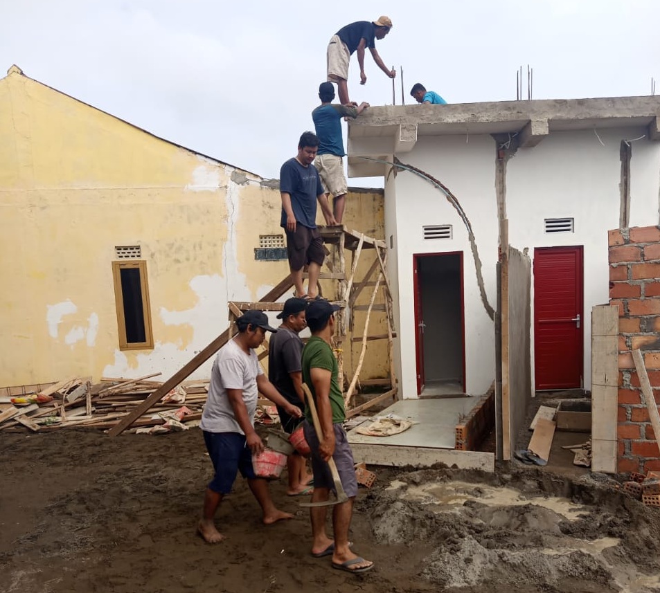 Gotong Royong Pembangunan Toilet